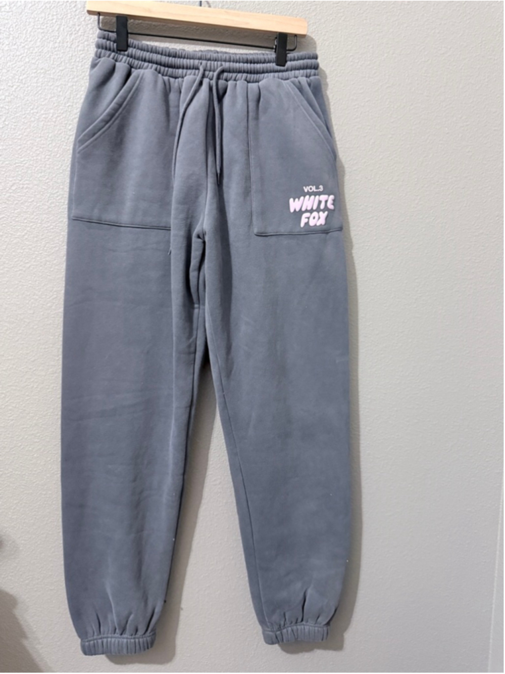 WHITE FOX NWT Gray Volcanic Offstage Joggers M - Picture 2 of 5